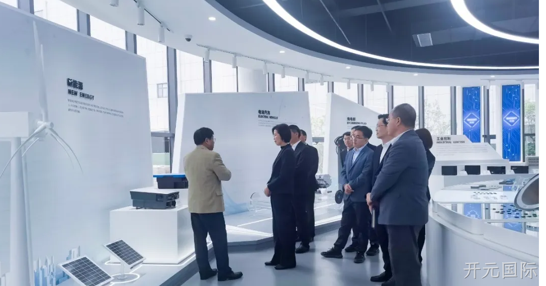 领导参观
